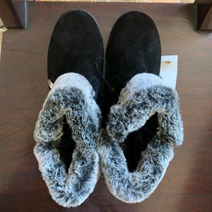 NWT- Khombu Jessica lined booties